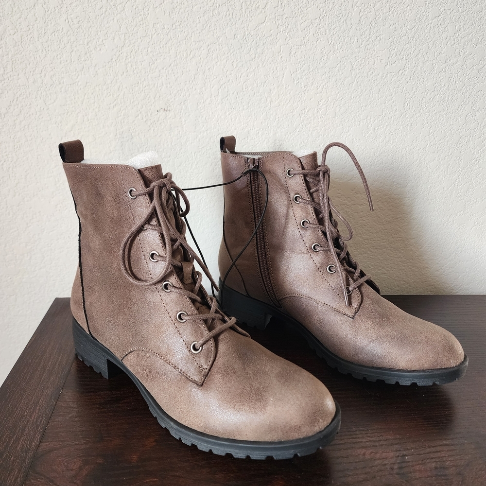 NWOB Sun + Stone Elegant Women's Lace-Up Boots in Taupe Size: 7.5